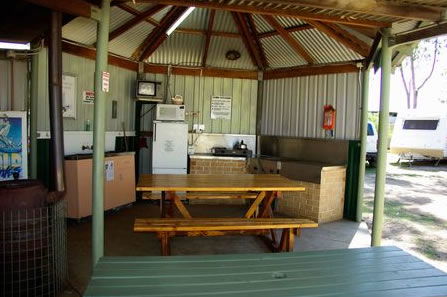 Albany Happy Days Caravan Park - Palm Beach Accommodation 1