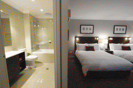 Carlyle Suites & Apartments - Palm Beach Accommodation 1