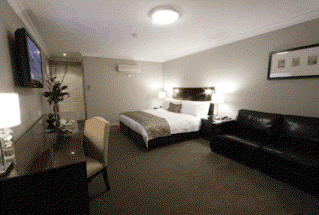 Carlyle Suites & Apartments - Palm Beach Accommodation 2