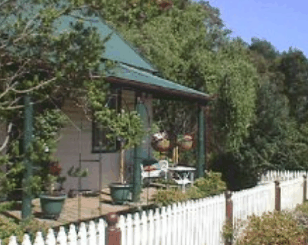 Trines Cottage - Palm Beach Accommodation