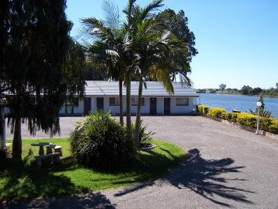 Colonial Court Motor Inn - Palm Beach Accommodation 4