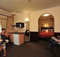 Highlander Motor Inn And Apartments - Palm Beach Accommodation