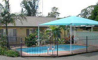 Flying Spur Motel - Palm Beach Accommodation 2