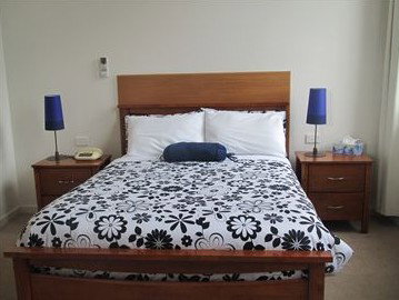 The Plough Hotel - Palm Beach Accommodation 3