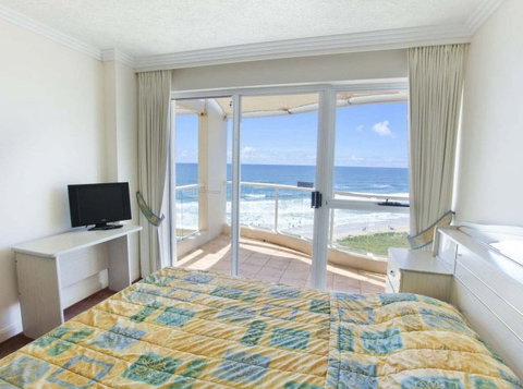 Regency On The Beach - Palm Beach Accommodation 3