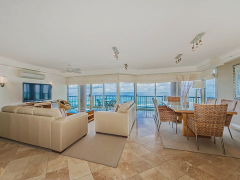 AA Oceana On Broadbeach - Palm Beach Accommodation 12