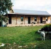 Mt Dutton Bay Woolshed Heritage Cottage - Palm Beach Accommodation