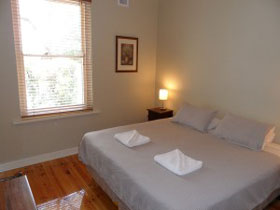 Warwick Apartment - Palm Beach Accommodation 0