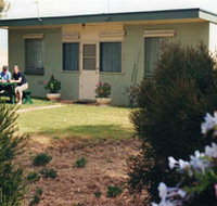 Oaklands Fishing Cottage - Palm Beach Accommodation