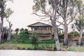 Mundic Grove Cottage - Palm Beach Accommodation 0