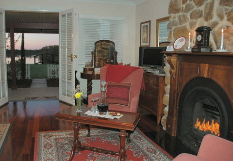 Paringa House B&B Stone Cottages - Palm Beach Accommodation 6