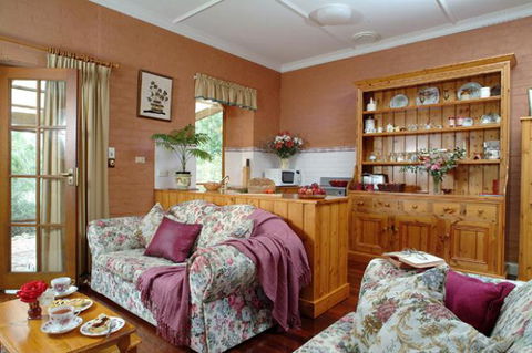 Amanda's Cottage 1899 - Palm Beach Accommodation 4