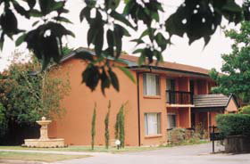 Village Apartments - Palm Beach Accommodation 2