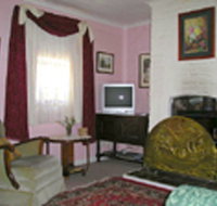 Hollyhock Cottage - Palm Beach Accommodation
