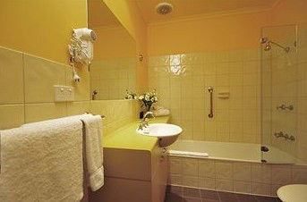 Country Club Villas - Palm Beach Accommodation 2