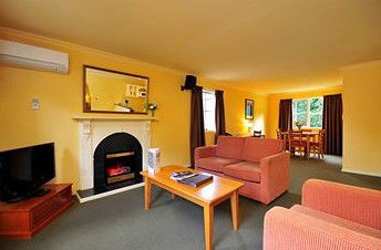 Country Club Villas - Palm Beach Accommodation 3