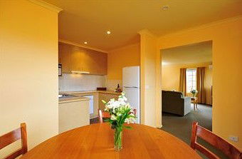 Country Club Villas - Palm Beach Accommodation 4