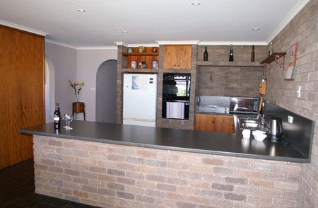 Three Hut Point Waterfront Accommodation - Palm Beach Accommodation 2