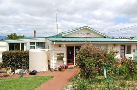 Deloraine Highview Lodge Backpackers - Palm Beach Accommodation 1