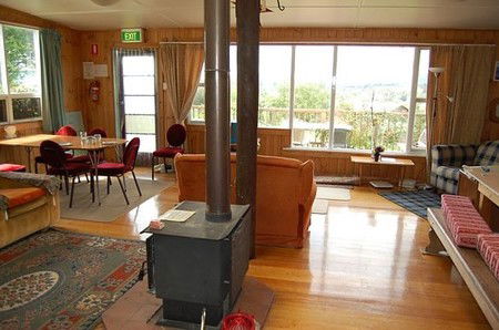 Deloraine Highview Lodge Backpackers - Palm Beach Accommodation 2