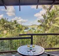 Secrets on the Lake - Palm Beach Accommodation