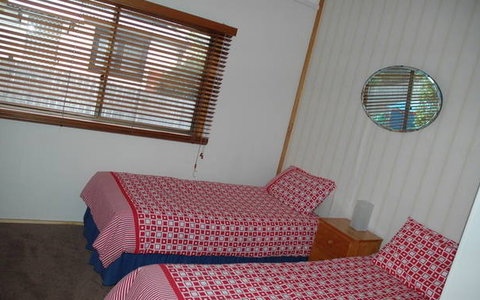 A Lake House At Burrill Lake - Palm Beach Accommodation 2