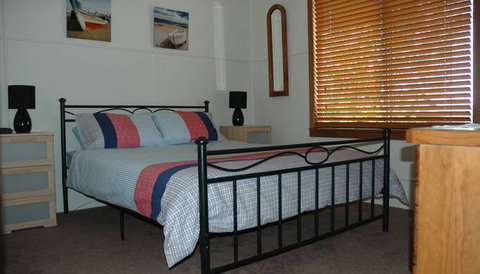 A Lake House At Burrill Lake - Palm Beach Accommodation 3