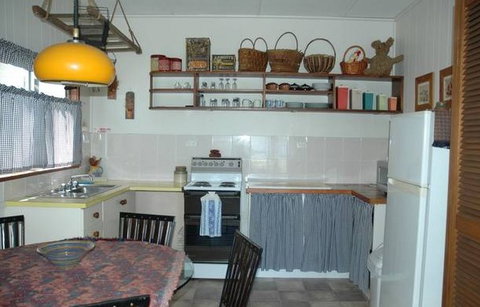 A Lake House At Burrill Lake - Palm Beach Accommodation 4