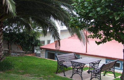 Allwood Cottage - Palm Beach Accommodation 0