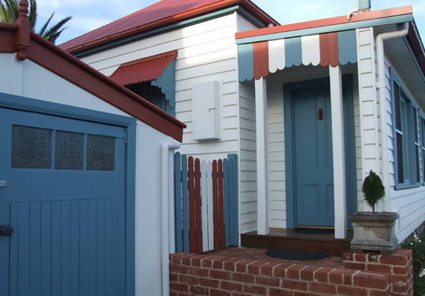 Allwood Cottage - Palm Beach Accommodation 5