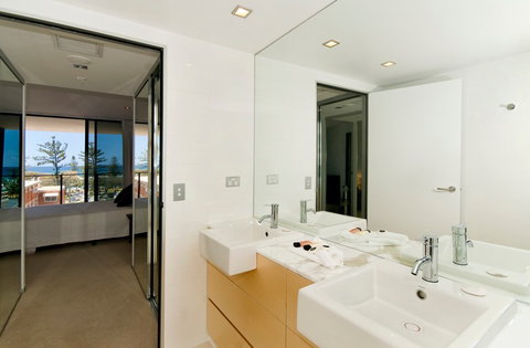 Ambience On Burleigh Beach - Palm Beach Accommodation 7