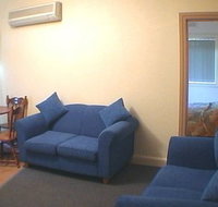 Hampton Court Apartments - Palm Beach Accommodation