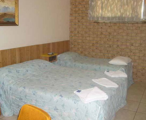 Palm Trees Motel - Palm Beach Accommodation 2