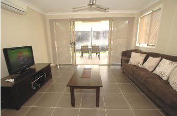 CapBlue Apartments - Palm Beach Accommodation 3