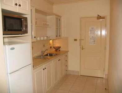 The Lawson Motor Inn - Palm Beach Accommodation 3