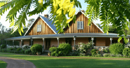 Carriages Country House - Palm Beach Accommodation