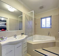 Comfort Inn And Suites Georgian Albury - Palm Beach Accommodation