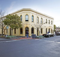 College Lawn Hotel - Palm Beach Accommodation