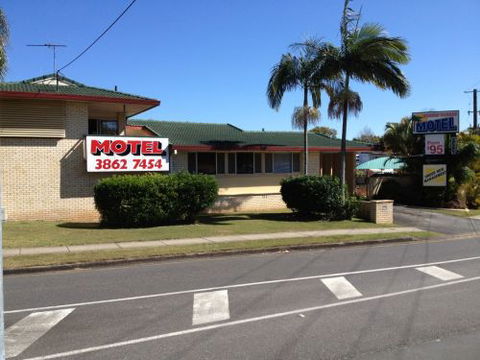 Aspley Sunset Motel - Palm Beach Accommodation 0