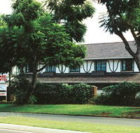 A Tudor Lodge Motel - Palm Beach Accommodation