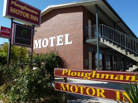 Ploughmans Motor Inn - Palm Beach Accommodation 0
