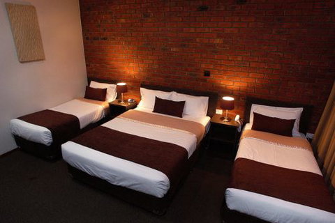 Ploughmans Motor Inn - Palm Beach Accommodation 2