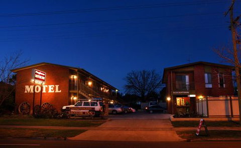 Ploughmans Motor Inn - Palm Beach Accommodation 3