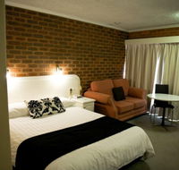 Cousins Motor Inn - Palm Beach Accommodation