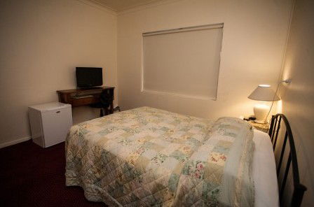Millies Guesthouse & Serviced Apartments - Palm Beach Accommodation 2