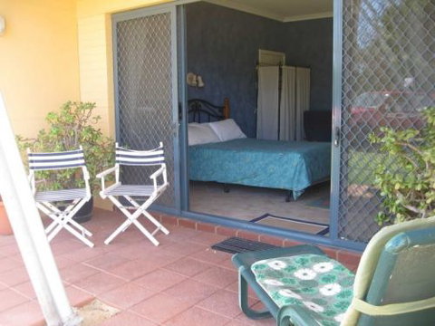 Windsurfer Beach Chalets - Palm Beach Accommodation 3