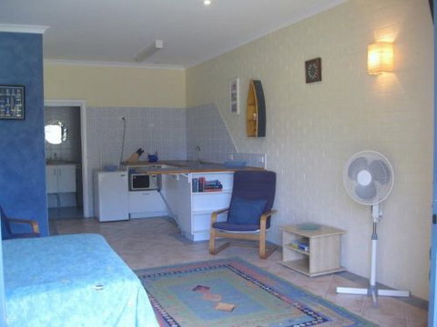 Windsurfer Beach Chalets - Palm Beach Accommodation 4