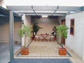 Mcintyre Cottage B&b - Palm Beach Accommodation 0