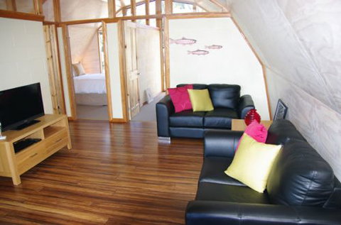 Three Trees Retreat - Palm Beach Accommodation 5
