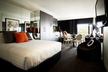 Art Series - The Cullen - Palm Beach Accommodation 4